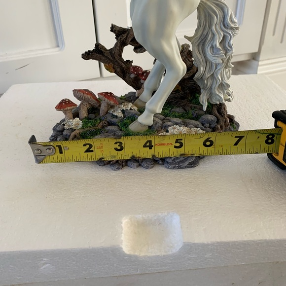 Unicorn Figurine - Picture 4 of 6
